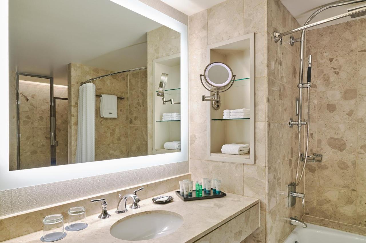 Deluxe King Room with City View