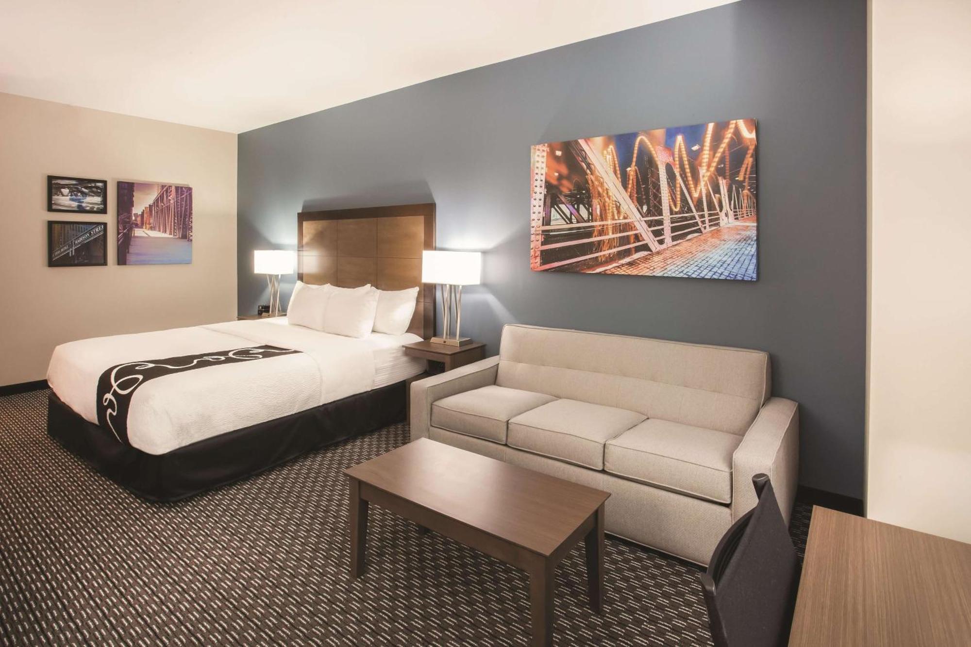 Larger King Room with Sofa Bed - Non-Smoking,1742770816:JPEG