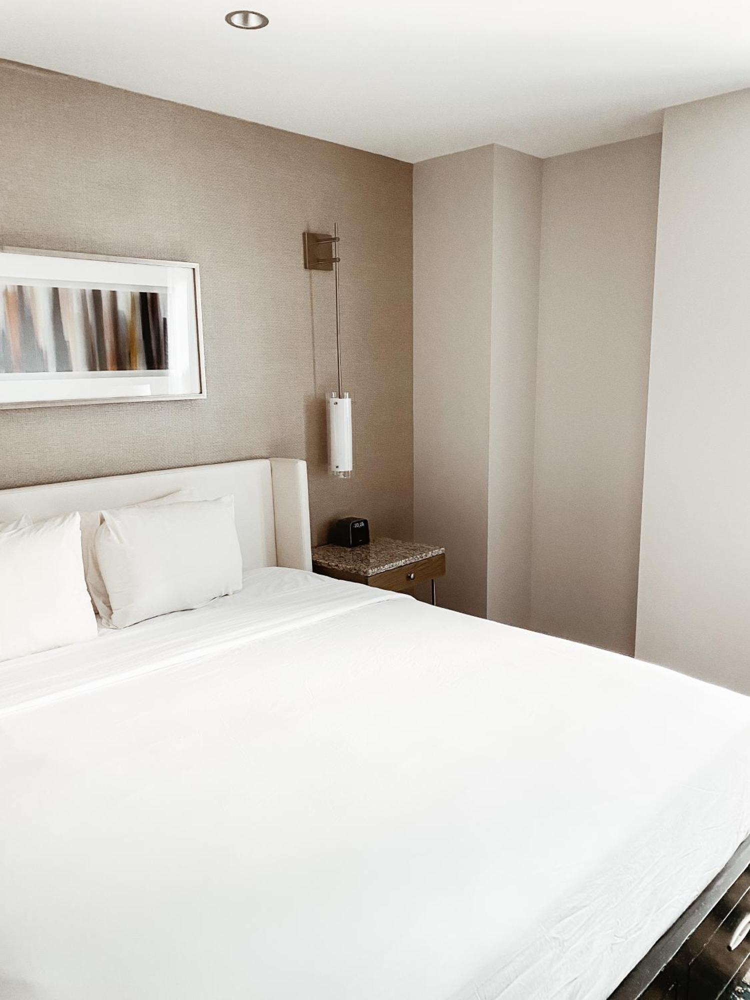 Queen Room,1537388896:JPEG