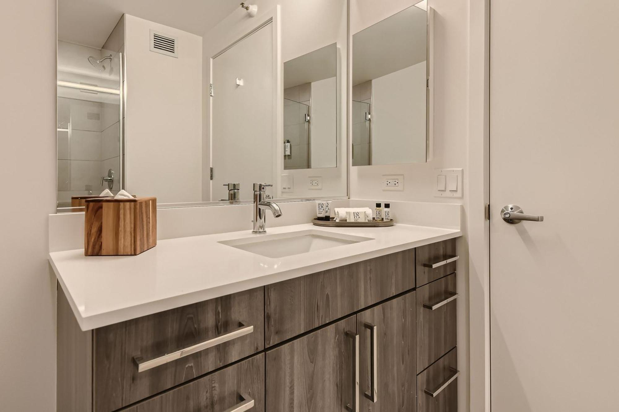 Studio Apt in South Loop Chicago,1699486878:JPEG