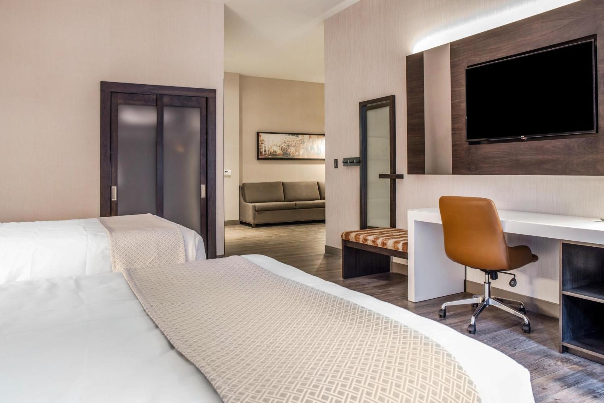 Double Suite with Two Double Beds - Accessible/Non-Smoking