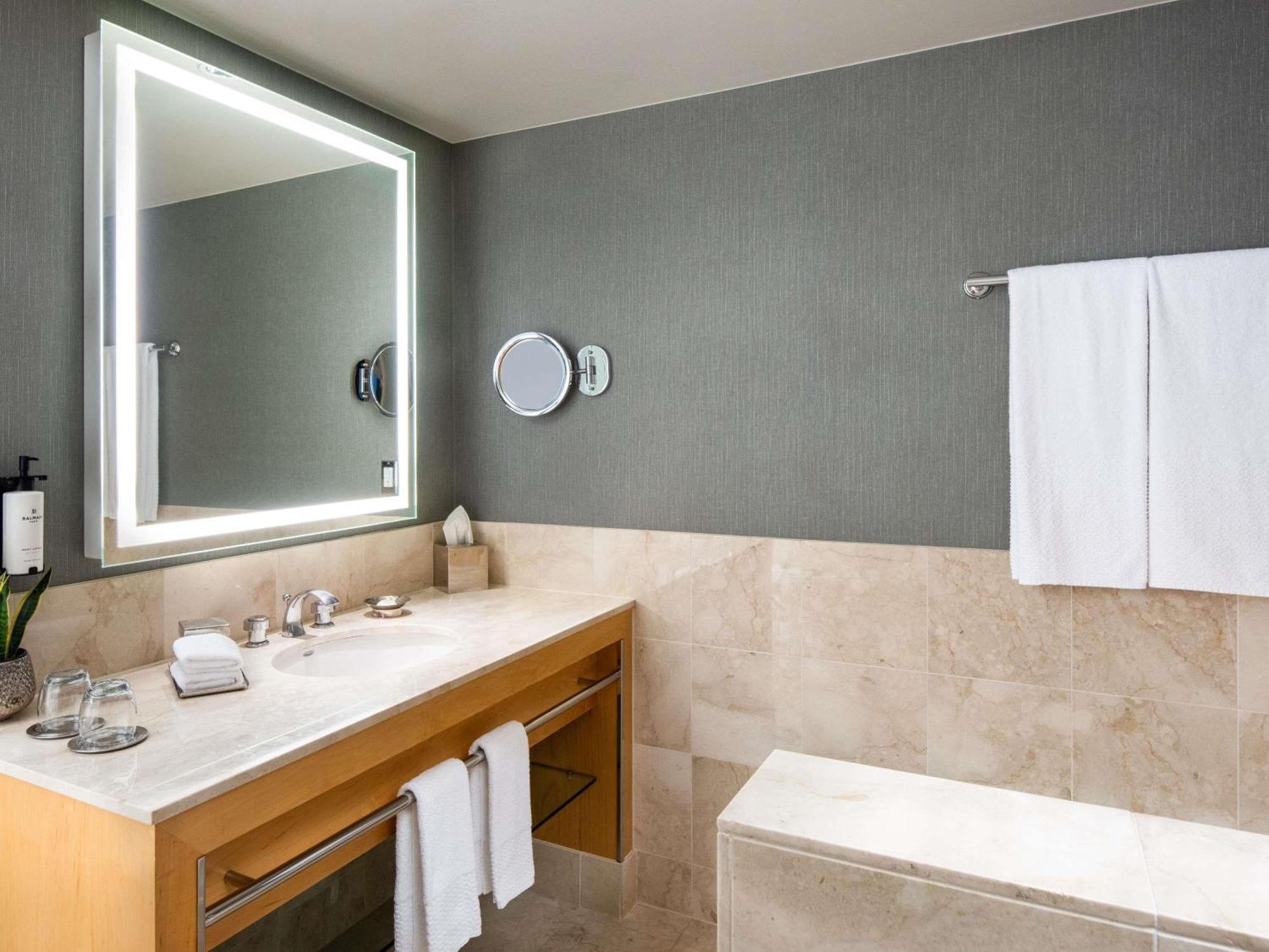 Junior Suite,1717008101:JPEG