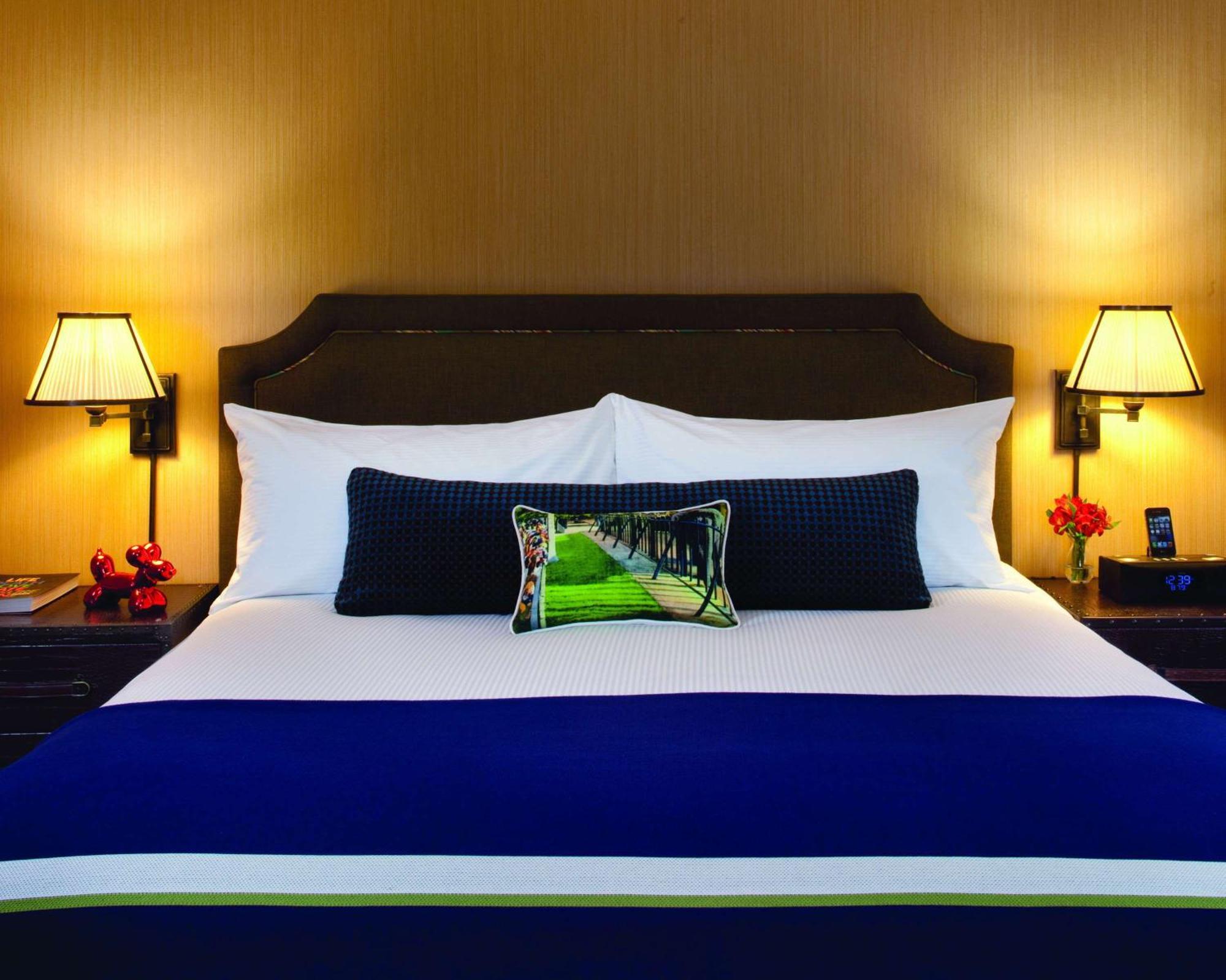 Junior King Suite with Lake View