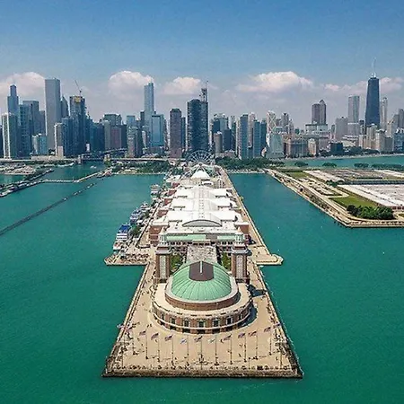 Luxury Downtown Chicago Suites-3