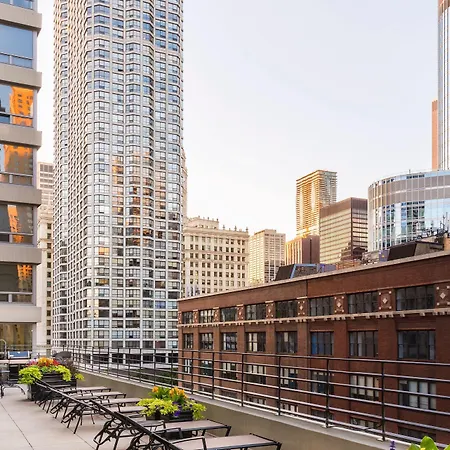 Courtyard By Marriott Chicago Downtown/River North-3