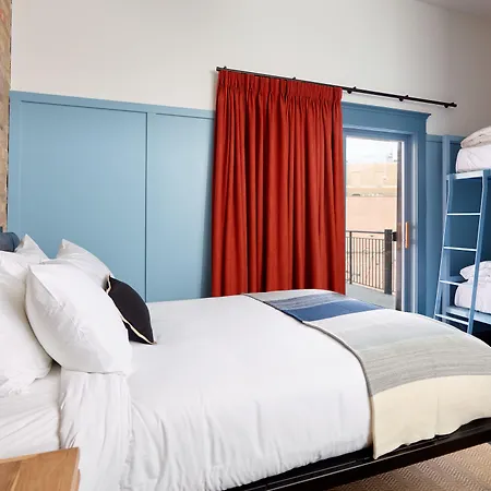The Chicago Hotel Collection Wrigleyville-2