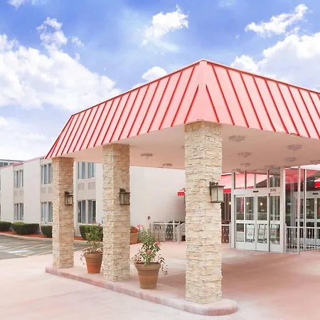 Ramada Plaza By Wyndham Chicago North Shore-3